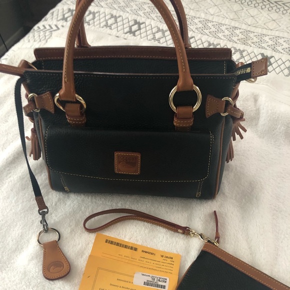 Dooney & Bourke Handbags - Dooney & Bourke purse